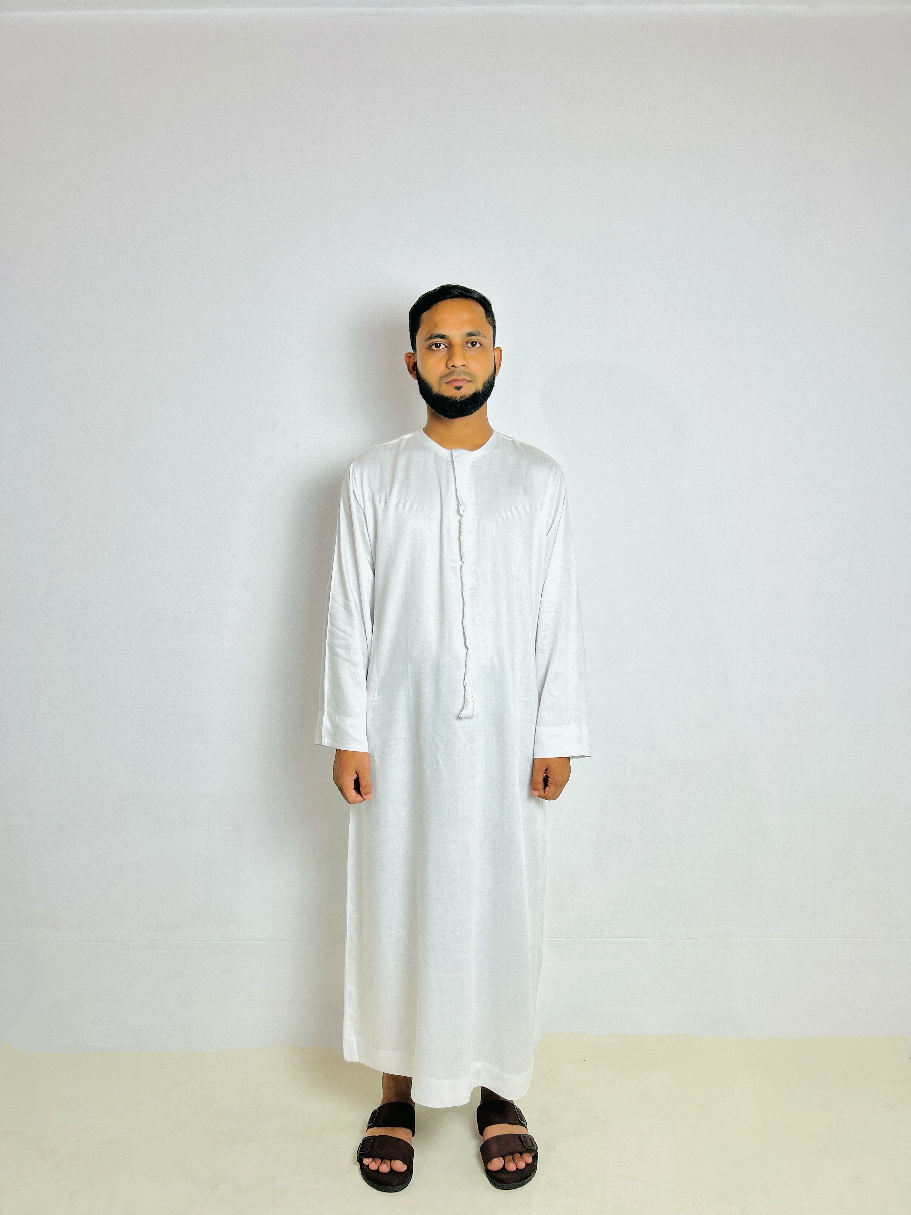 Premium Emirati Thobe – Luxury Gulf Style Men’s Jubba